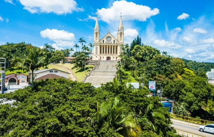 locacao de torre de iluminacao em gaspar